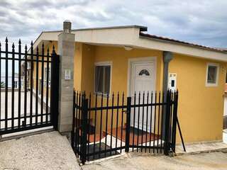 Апартаменты Yellow house Сутоморе Апартаменты с 3 спальнями-2